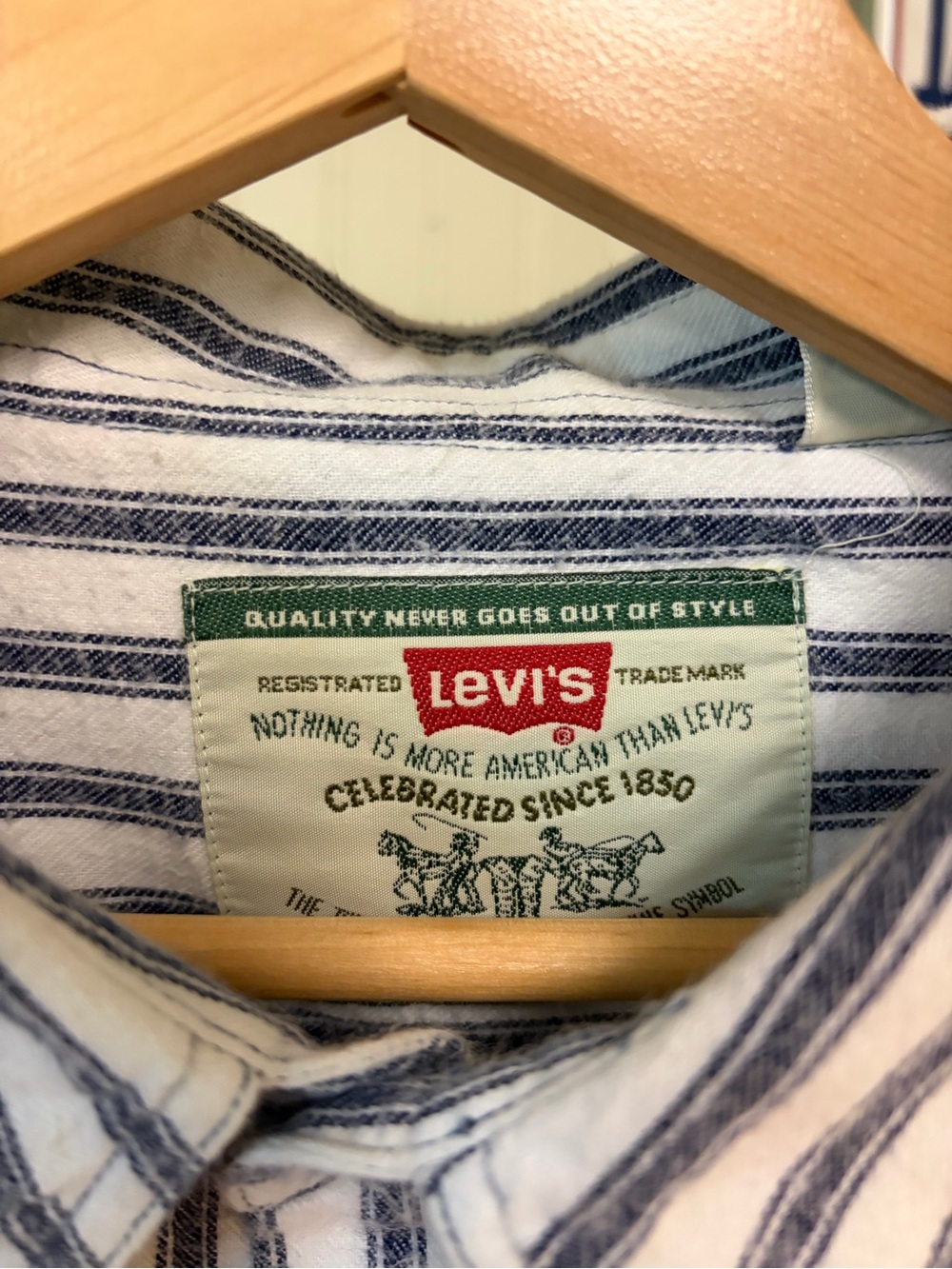 Levi's Men’s White Shirt with Navy Vertical Stripes - Picture 4 of 4